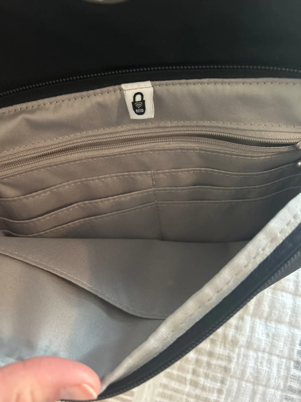 Baggalini crossbody - Picture 4 of 6